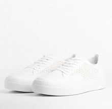 Load image into Gallery viewer, MEN LOW SNEAKERS WHITE
